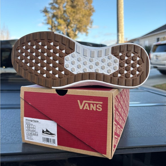 BRAND NEW vans ultrarange
Only worn to try on - Picture 3 of 3